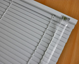 Jalousie in Weiß Jalousie in Weiß